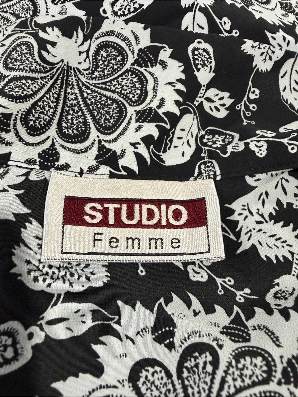 2/$25 Studio Femme Black & White Sleeveless Floral Button Front Top - Picture 5 of 7